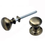 Victorian Style Antique Brass Rim Door Knobs - Unsprung (XL437)